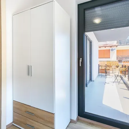 Nevia - B6 - Mpolo Appartement