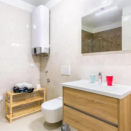 Nevia - B6 - Mpolo Apartment
