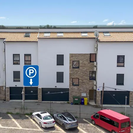 Nevia - B6 - Mpolo Appartement *