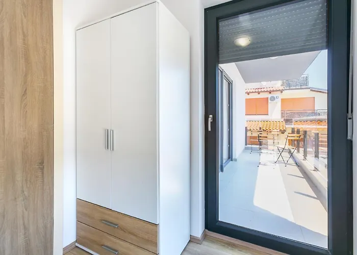 Nevia - B6 - Mpolo Appartement