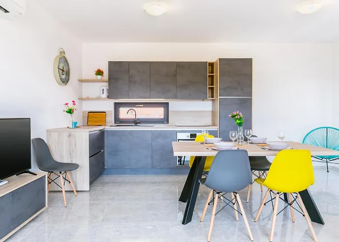 Nevia - B6 - Mpolo Medulin